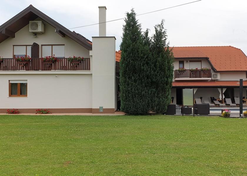 Karlovac Rakovica Facade