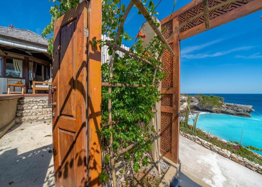 Bali Ceningan Island Hotel Exterior