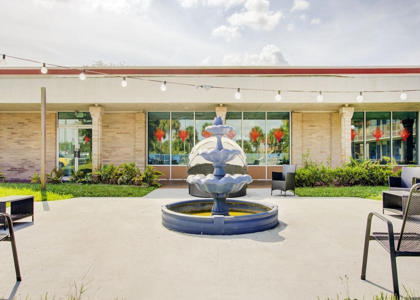 Florida Dundee Exterior