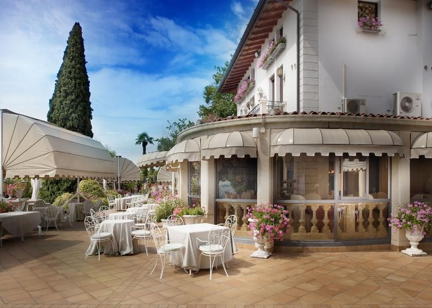 Lombardy Gardone Riviera Outdoor dining