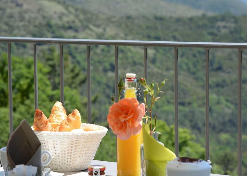Corsica Venaco Breakfast buffet