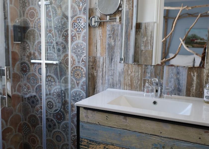 Provence-Alpes-Côte d'Azur Saintes-Maries-de-la-Mer Bathroom