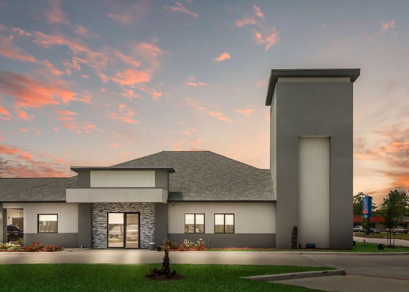 Texas Deer Park Exterior Detail