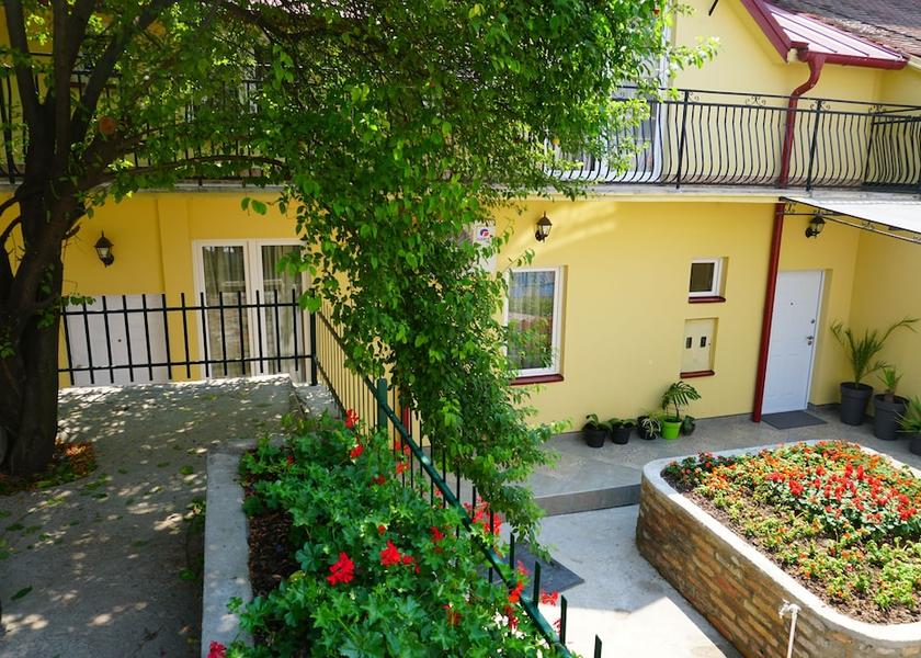 Montana Belgrade Exterior Detail