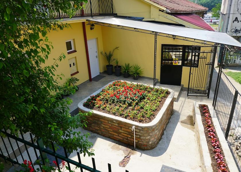 Montana Belgrade Exterior Detail