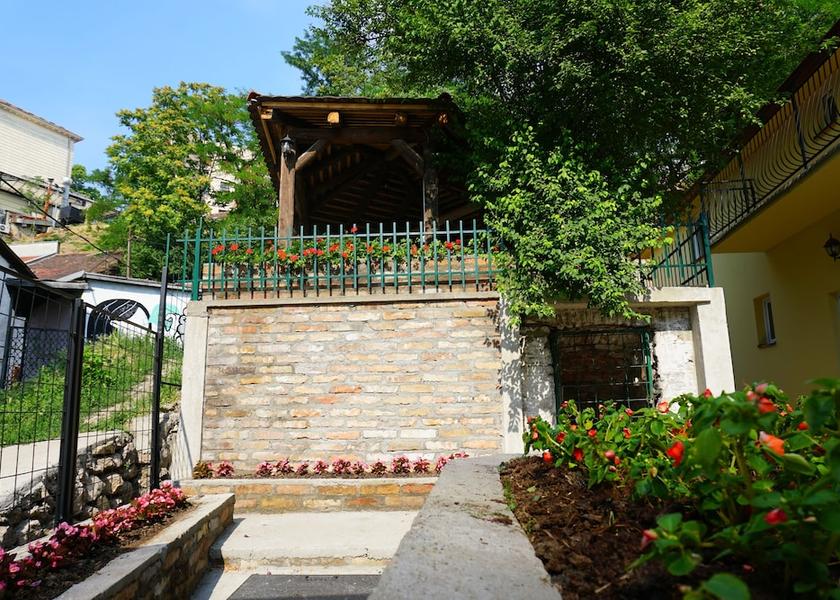 Montana Belgrade Exterior Detail