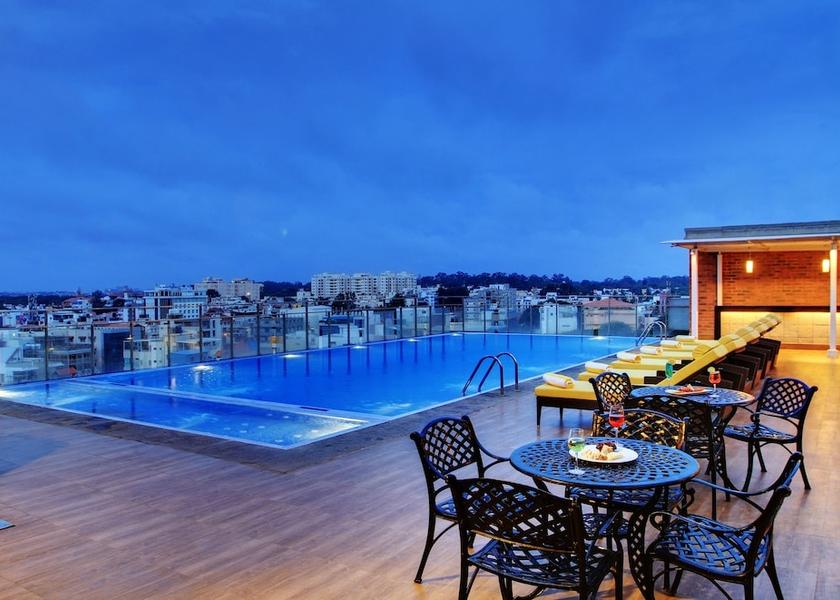 Rooftop pool