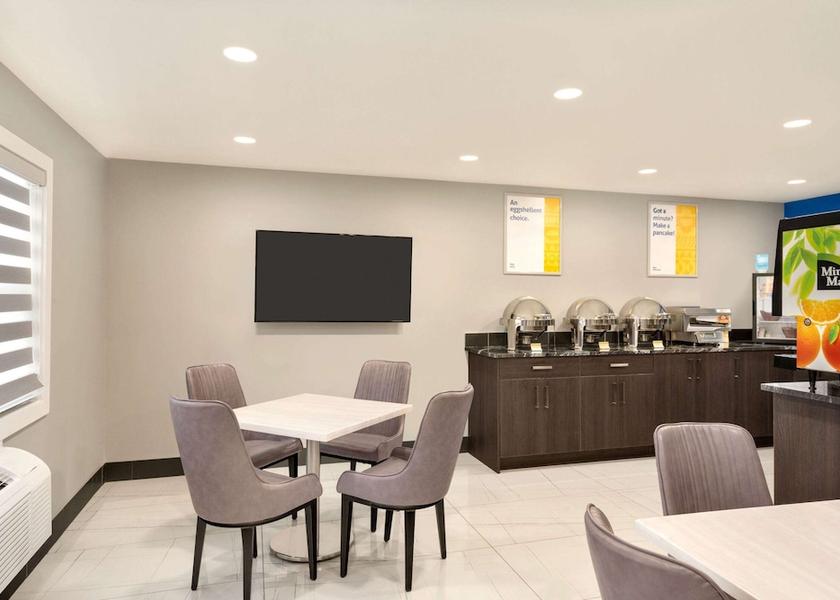 Alberta Wainwright Breakfast Area