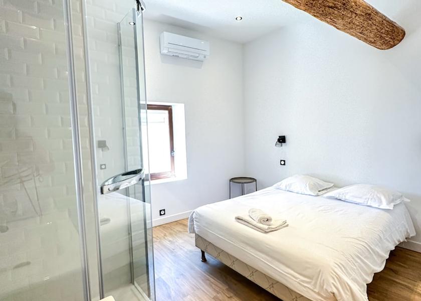 Provence-Alpes-Côte d'Azur Salon-de-Provence Rooms