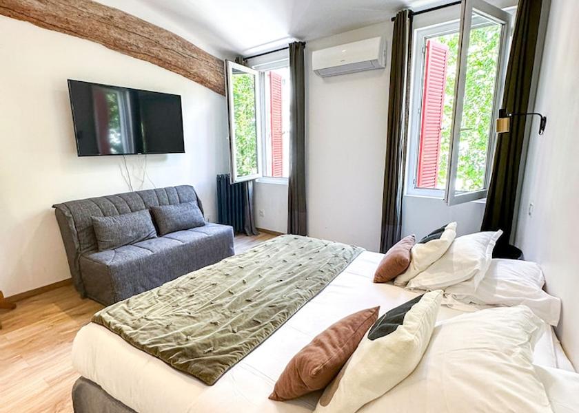 Provence - Alpes - Cote d'Azur Salon-de-Provence Room