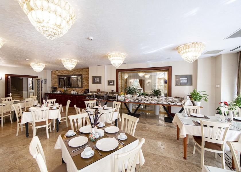  Baku Breakfast Area