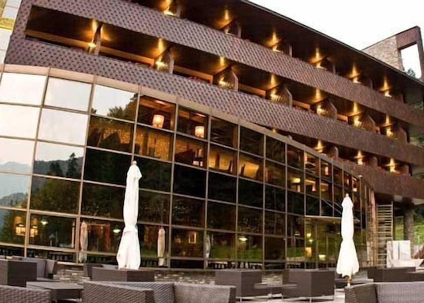  Azuga Property Grounds