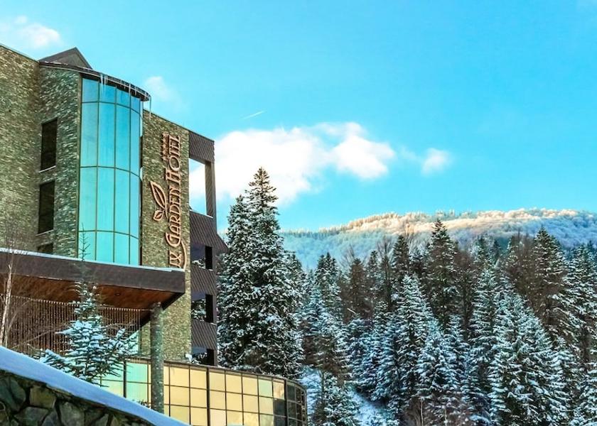  Azuga Exterior Detail