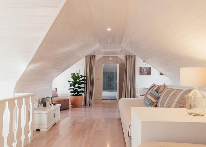  Cascais Room
