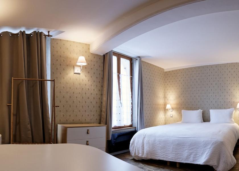 Grand Est Troyes Room