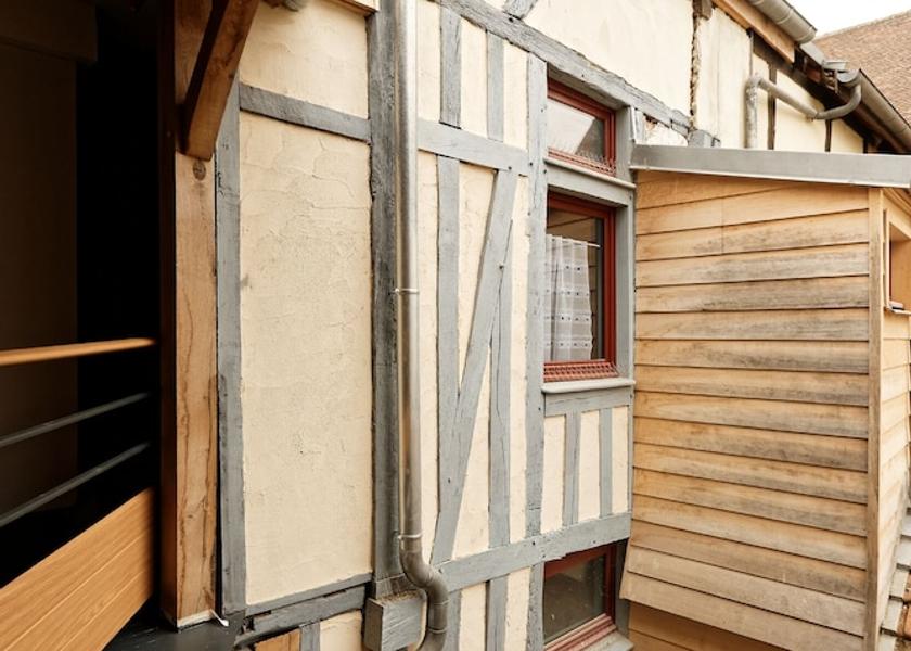 Grand Est Troyes Exterior Detail