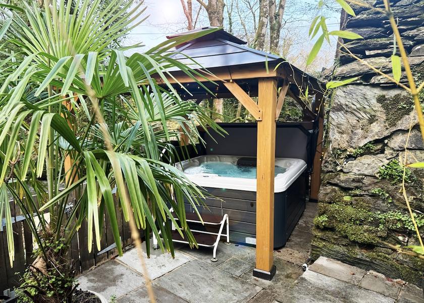 Wales Porthmadog Private Spa Tub
