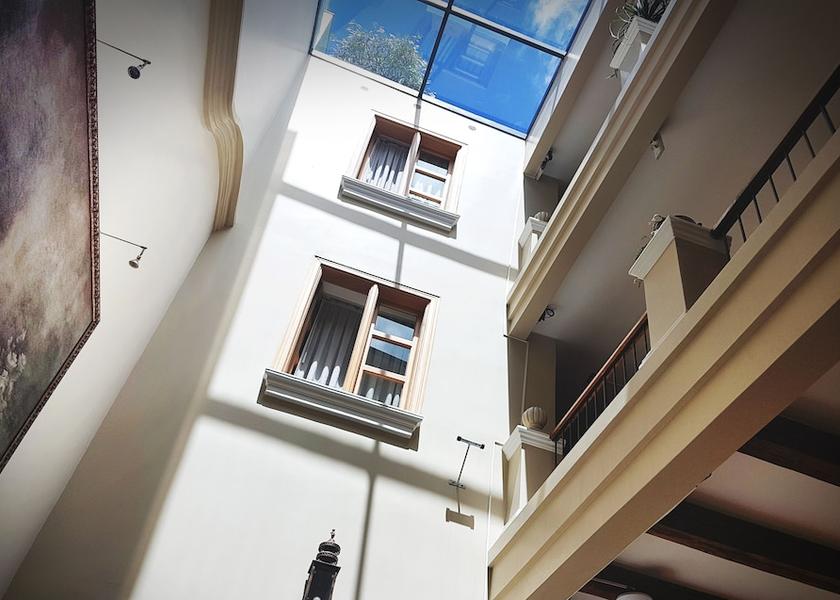  Quito Interior Entrance