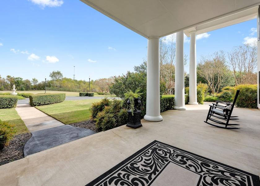 Texas Pflugerville Facade