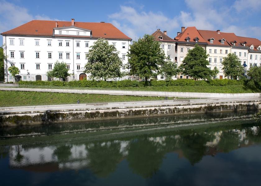 Ljubljana Facade