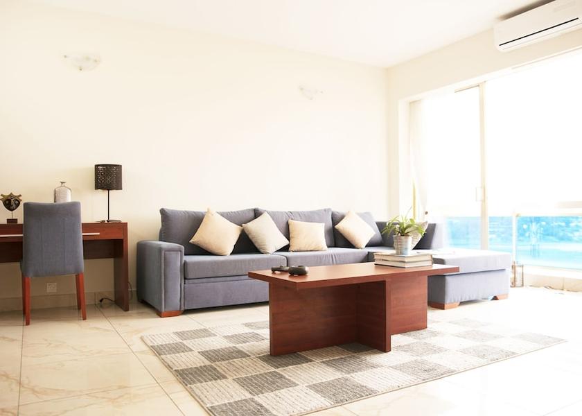  Abidjan Interior Entrance