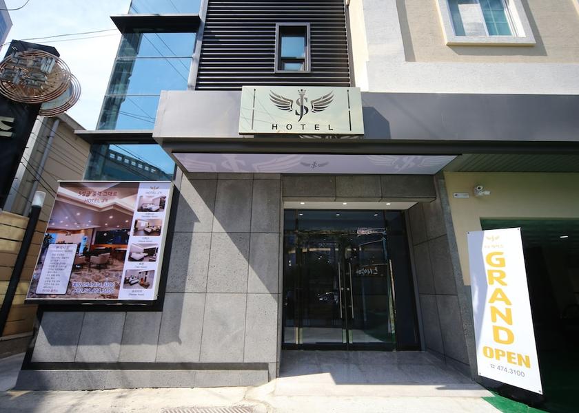 North Gyeongsang Gumi Property entrance