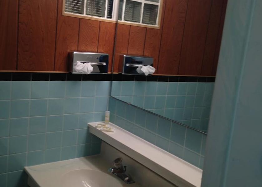Montana Havre Bathroom