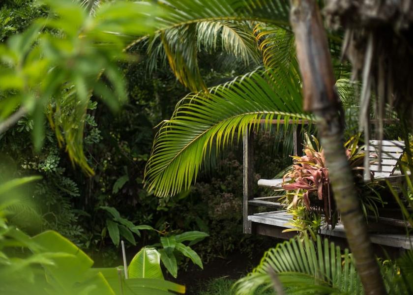  Bora Bora Exterior Detail