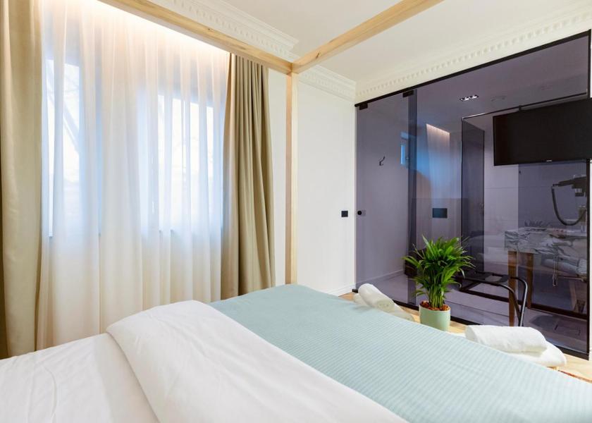Kosovo Pristina Deluxe Room