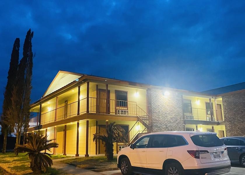 Louisiana Luling Facade