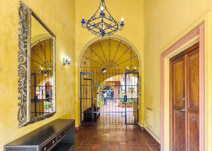Bolivar Cartagena Interior Entrance