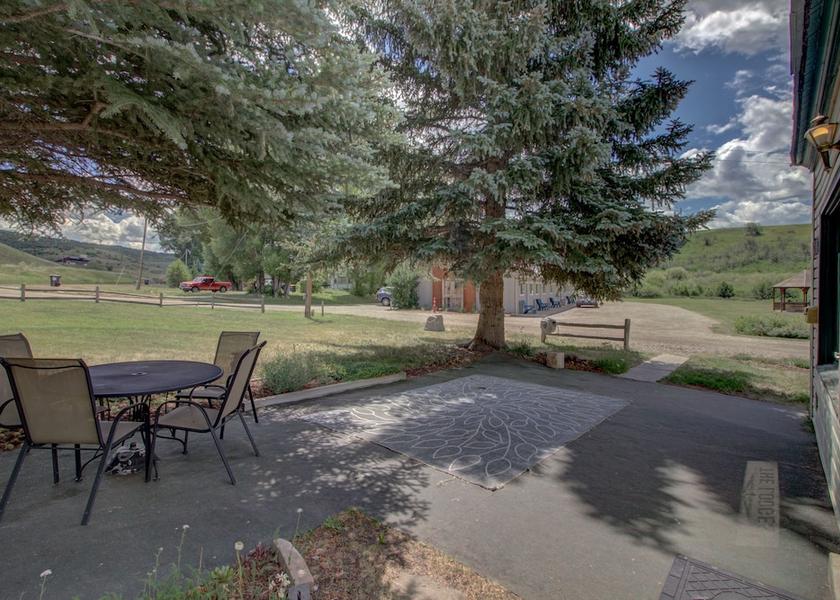 Colorado Oak Creek Courtyard