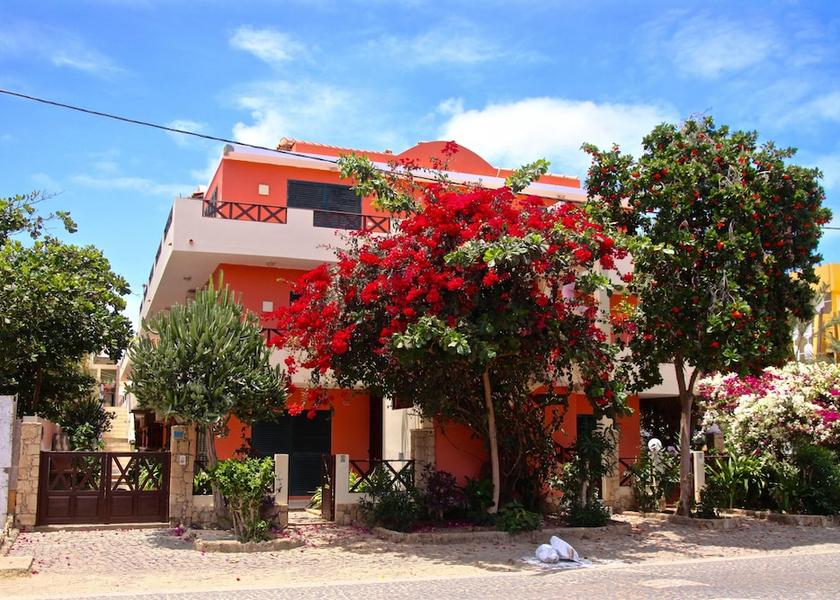  Sal Exterior Detail