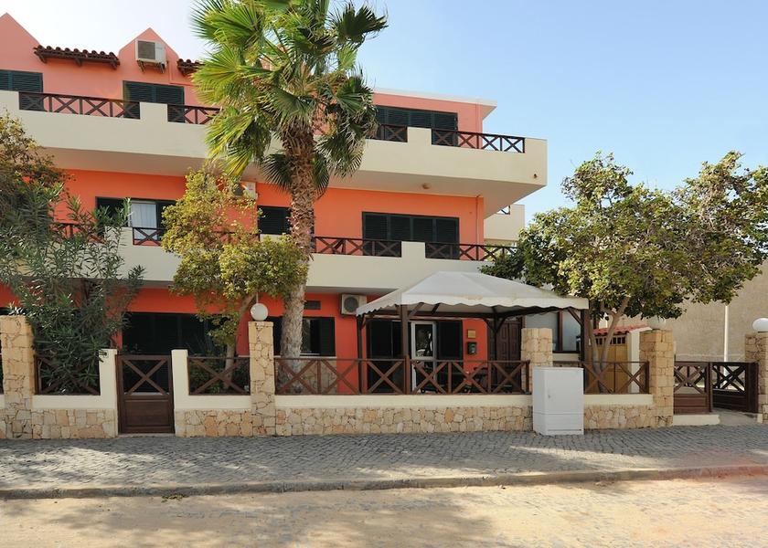  Sal Entrance