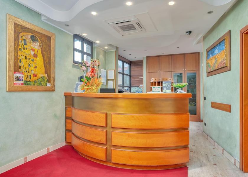 Lombardy Ornago Lobby
