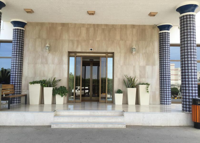  Muscat exterior view