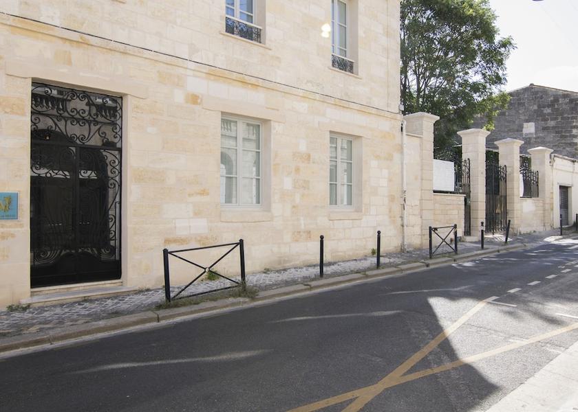 Nouvelle-Aquitaine Bordeaux Entrance