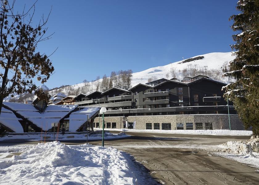 Auvergne-Rhone-Alpes Les Deux Alpes Facade