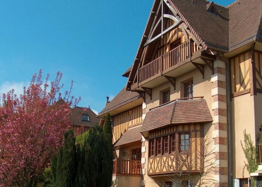 Normandy Pennedepie Facade