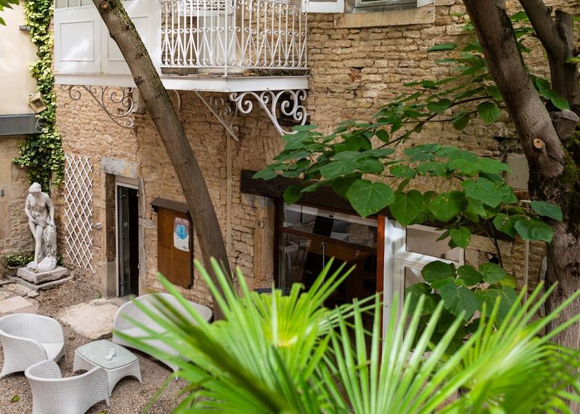 Bourgogne-Franche-Comte Beaune Courtyard