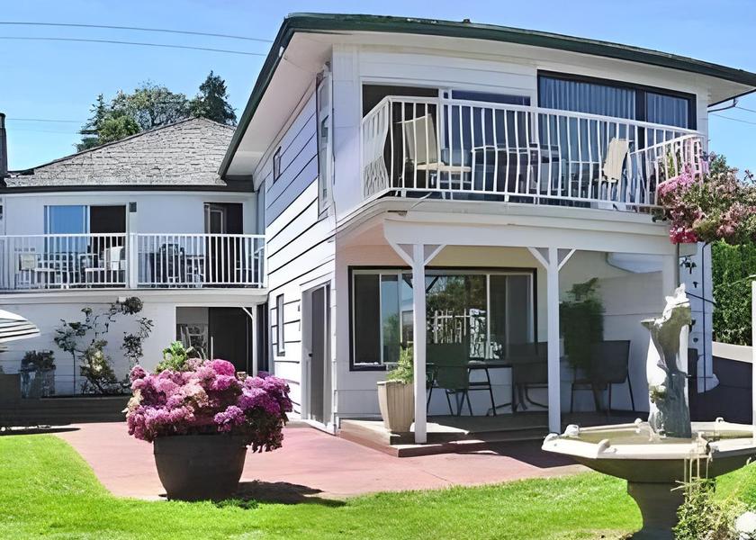 British Columbia Qualicum Beach Exterior view