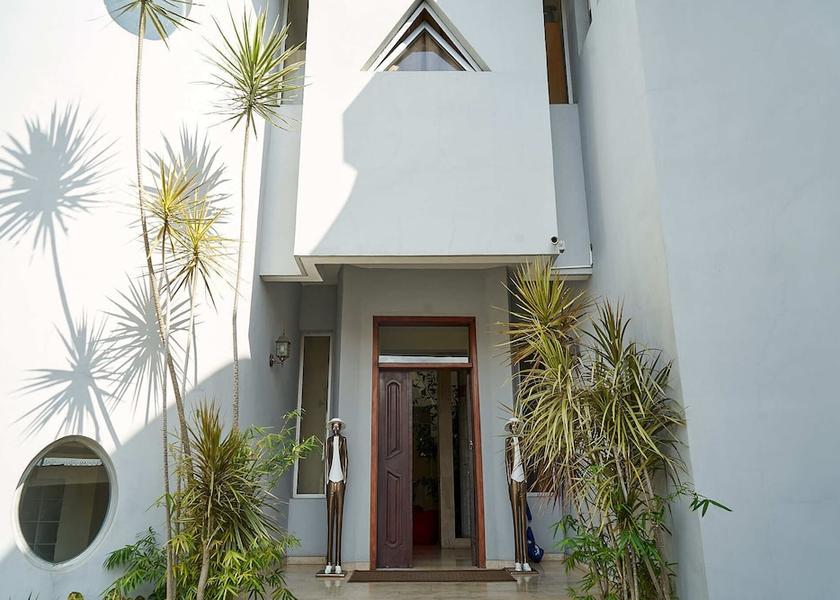  Abidjan Entrance