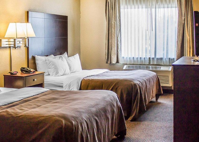 Wisconsin Sturgeon Bay 2 Queen Beds, Nonsmoking