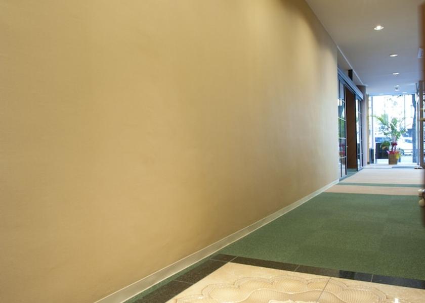 Oita Oita Hallway