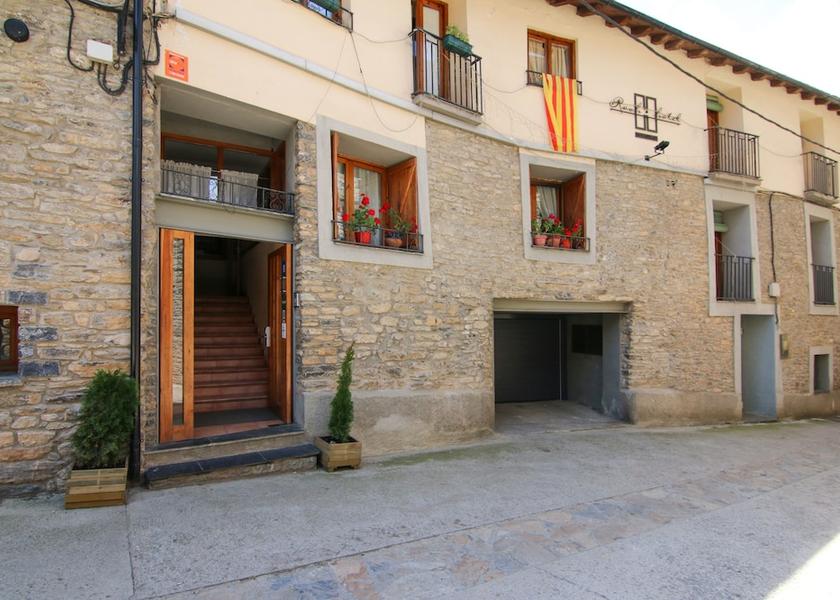 Catalonia Sort Facade