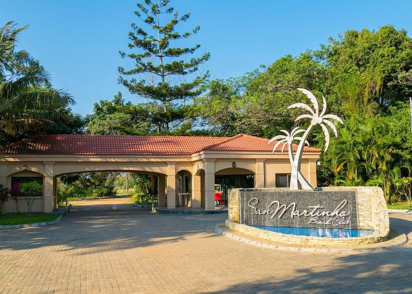  Praia do Bilene Entrance