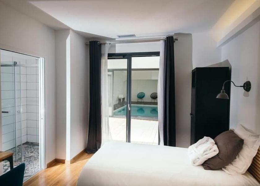 Auvergne-Rhone-Alpes Clermont-Ferrand Room