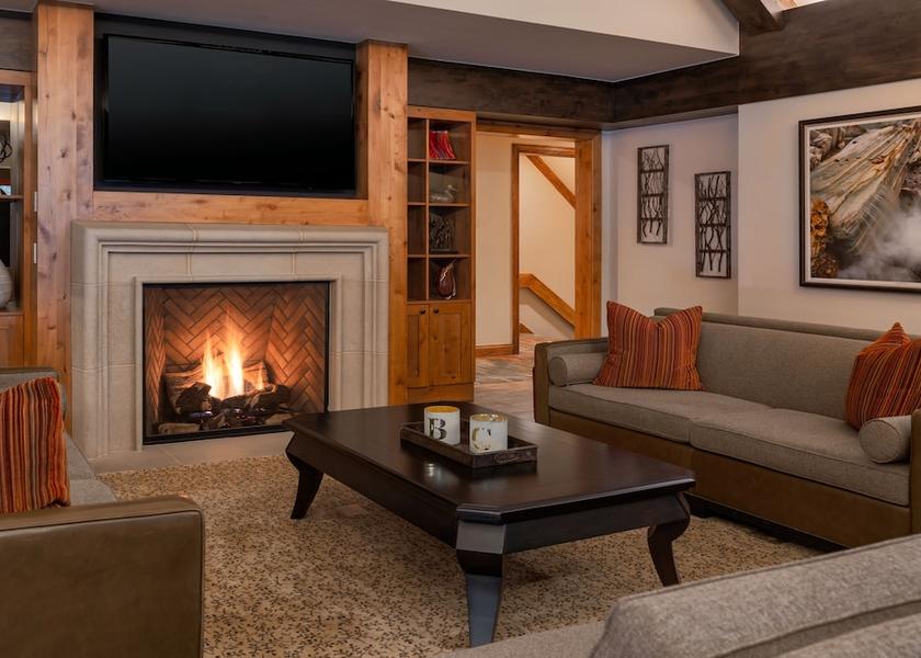 Colorado Avon Lobby lounge