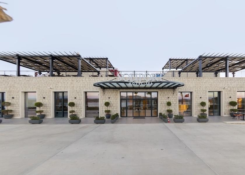 Izmir Çeşme Facade