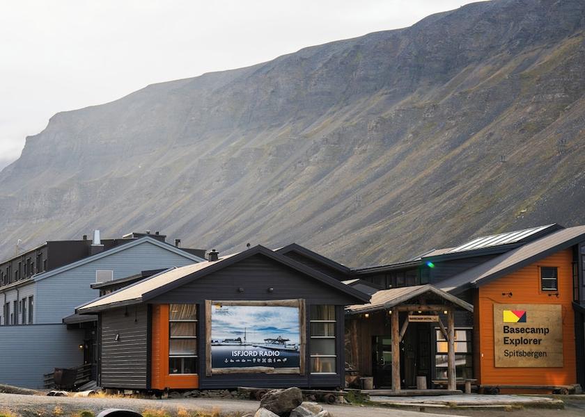  Longyearbyen Front of property